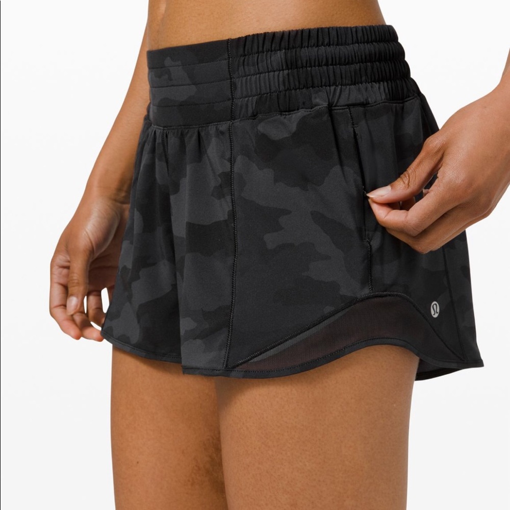Lululemon Hotty Hot High-Rise Lined Short 2.5”